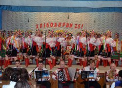 Народному самодіяльному ансамблю пісні і танцю «Хлібодари» – 25 років